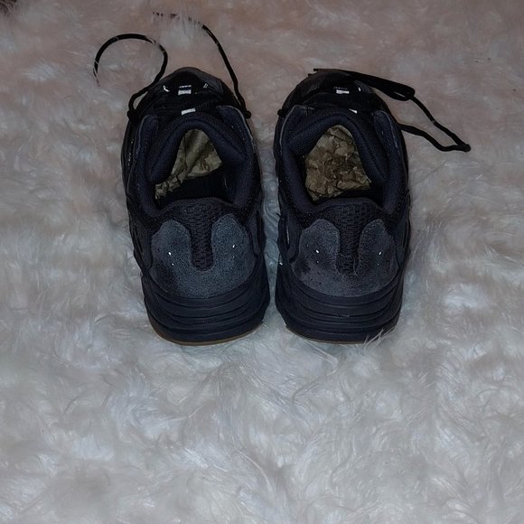 ADIDAS YEEZY BOOST 700 UTILITY BLACK main image 4